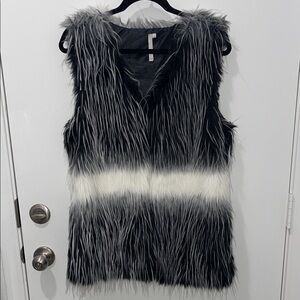 Size small Stylish Black and White Faux Fur Vest